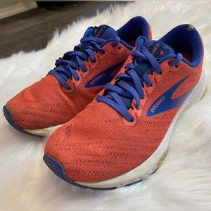 Brooks women’s cherry red Launch 7 shoes size 6
